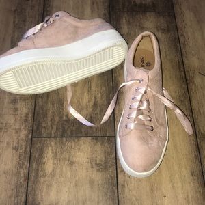 NWOT Susina Platform Sneakers